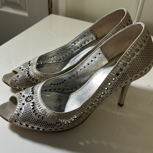 Shoes - Women elegant hand made leather silver shoes SIZE 38
